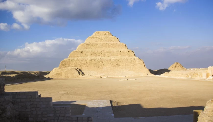 Day Tour to Giza Pyramids Saqqara and Memphis
